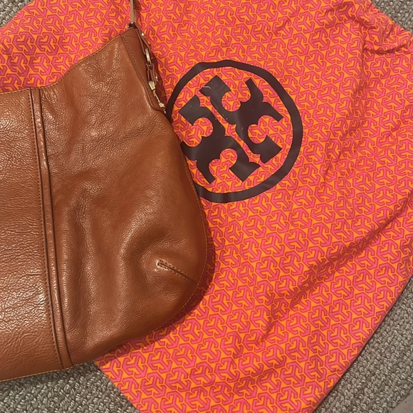 Women’s Tory Burch shoulder bag. Comes with Tory Burch dust cover. - Picture 3 of 7